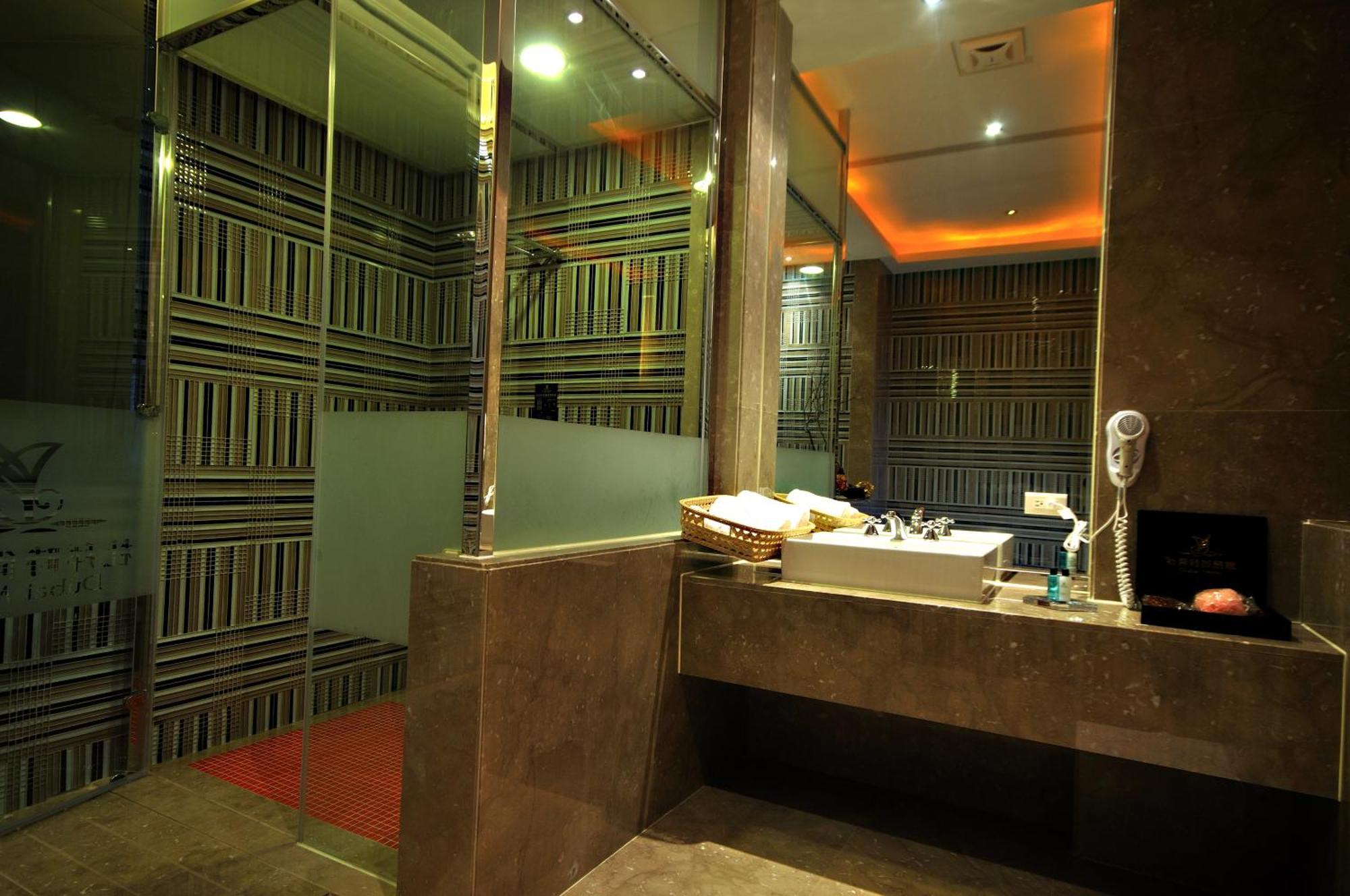 Dubai Motel Yilan Εξωτερικό φωτογραφία